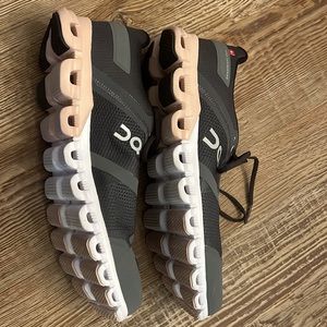 OnCloud CloudFlo barely used (treadmill only) and very clean. Size 7.5